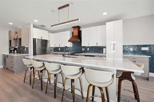 12400 Capri Cir N, Treasure Island, FL 33706 - Photo 5