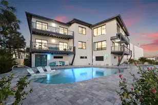 12400 Capri Cir N, Treasure Island, FL 33706 - Photo 3