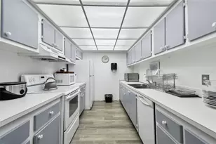 255 Dolphin Point, Clearwater Beach, FL 33767 - Photo 39