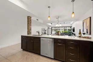 301 2nd St N, Saint Petersburg, FL 33701 - Photo 13