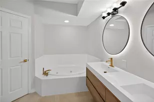 5430 Eagles Point Cir, Sarasota, FL 34231 - Photo 39