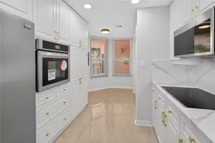 5430 Eagles Point Cir, Sarasota, FL 34231 - Photo 11