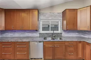 9455 Laura Anne Dr, Seminole, FL 33776 - Photo 19