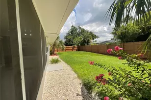 2837 Woodcrest Dr, Sarasota, FL 34239 - Photo 27
