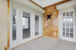 8198 Terrace Garden Dr, Saint Petersburg, FL 33709 - Photo 17