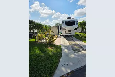 2938 Par Drive #200, Bowling Green, FL 33834 - Photo 1