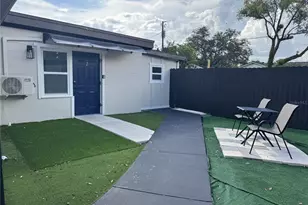 2509 Thornbrook Pl, Tampa, FL 33618 - Photo 9