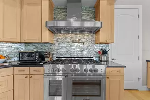 7815 9th Ave S, Saint Petersburg, FL 33707 - Photo 13