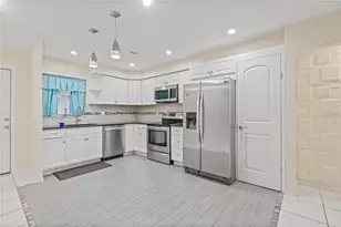 3368 Ramblewood Pl, Sarasota, FL 34237 - Photo 3