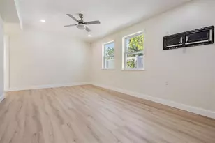 4015 Overlook Dr NE, Saint Petersburg, FL 33703 - Photo 9