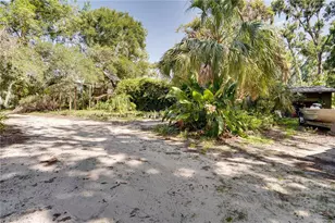 6924 Valrie Ln, Riverview, FL 33569 - Photo 9