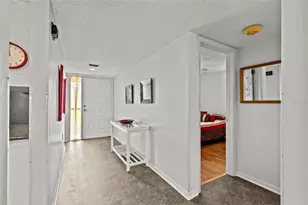 1942 Golf View Dr, Tarpon Springs, FL 34689 - Photo 9