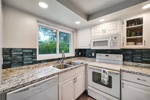 1305 Willow Valley Dr, Brandon, FL 33510 - Photo 11