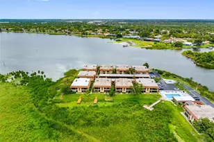 10182 Seminole Island Dr, Largo, FL 33773 - Photo 5