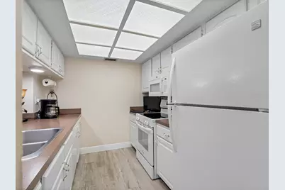 10182 Seminole Island Dr, Largo, FL 33773 - Photo 5