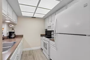 10182 Seminole Island Dr, Largo, FL 33773 - Photo 5