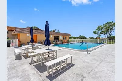 10182 Seminole Island Dr, Largo, FL 33773 - Photo 13