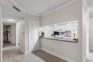 10182 Seminole Island Dr, Largo, FL 33773 - Photo 9