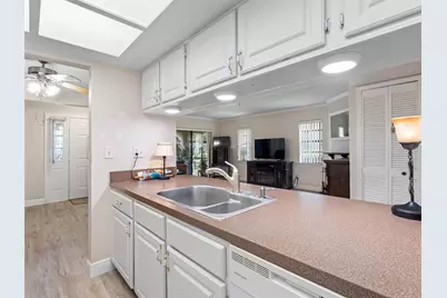 10182 Seminole Island Dr, Largo, FL 33773 - Photo 3