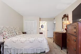 10182 Seminole Island Dr, Largo, FL 33773 - Photo 11