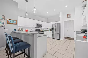 34811 Arbor Green Pl, Zephyrhills, FL 33541 - Photo 3