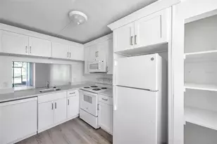 2049 Skimmer Ct W, Clearwater, FL 33762 - Photo 5