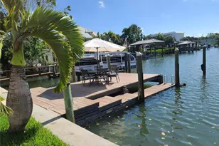 1837 Venetian Point Dr, Clearwater, FL 33755 - Photo 17