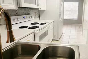 7148 E Bank Dr, Tampa, FL 33617 - Photo 5