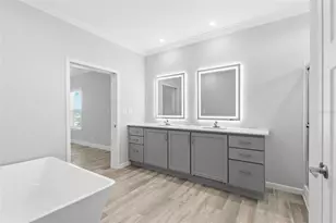 6924 Americana Dr NE, Saint Petersburg, FL 33702 - Photo 29