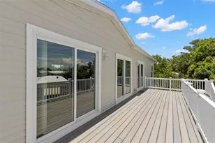 6924 Americana Dr NE, Saint Petersburg, FL 33702 - Photo 5