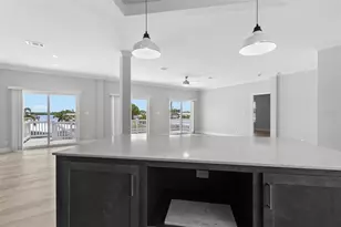 6924 Americana Dr NE, Saint Petersburg, FL 33702 - Photo 23