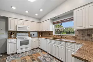 2110 Fairway Ave S, Saint Petersburg, FL 33712 - Photo 13