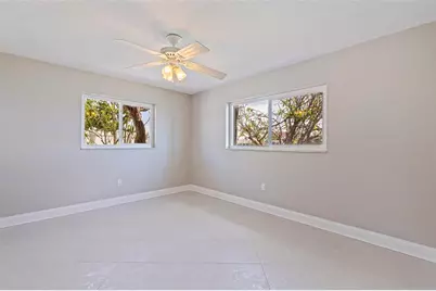 11055 7th Street E, Treasure Island, FL 33706 - Photo 21
