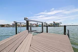 11055 7th St E, Treasure Island, FL 33706 - Photo 25