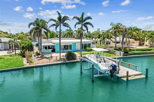 10246 Tarpon Dr, Treasure Island, FL 33706 - Photo 19