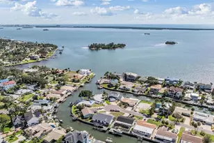 2127 Lagoon Dr, Dunedin, FL 34698 - Photo 25