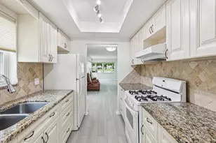 6015 19th St N, Saint Petersburg, FL 33714 - Photo 5