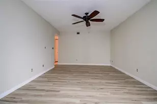 5940 Pelican Bay Plaza S, Gulfport, FL 33707 - Photo 25