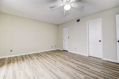 5940 Pelican Bay Plaza S #406, Gulfport, FL 33707 - Photo 17