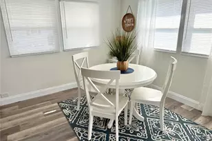 7109 Mt Georgetown Dr NE, Saint Petersburg, FL 33702 - Photo 11