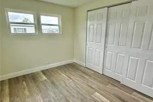 7109 Mt Georgetown Dr NE, Saint Petersburg, FL 33702 - Photo 9