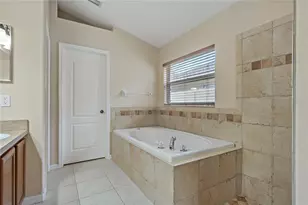 8211 Canyon Creek Way, Tampa, FL 33647 - Photo 17