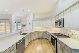 13510 Oak Run Ct, Seminole, FL 33776 - Photo 11