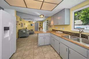 505 Whispering Oak Dr, Tarpon Springs, FL 34689 - Photo 17