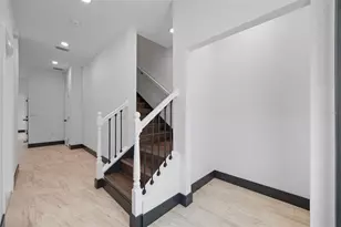 8421 Marlanas Pl, Tampa, FL 33637 - Photo 5