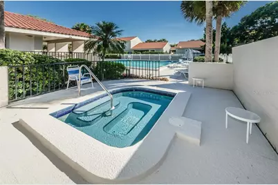 699 Malta Court NE, Saint Petersburg, FL 33703 - Photo 5