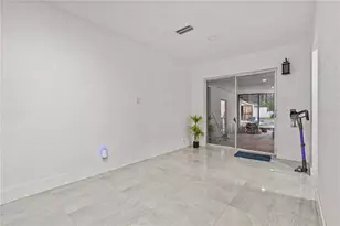 13002 E Wheeler Rd, Dover, FL 33527 - Photo 11