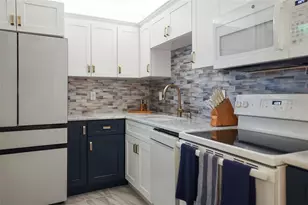 7560 Bay Island Dr S, South Pasadena, FL 33707 - Photo 9