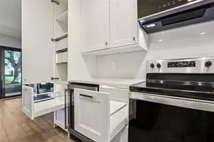 5085 1st St NE, Saint Petersburg, FL 33703 - Photo 11