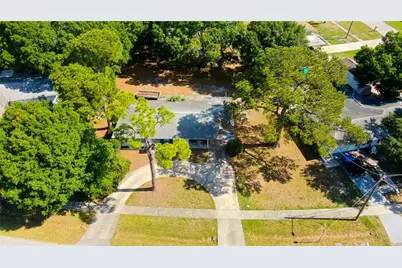 303 Shore Drive W, Oldsmar, FL 34677 - Photo 3